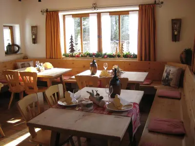 Ein Sitzbereich in der Unterkunft Landhotel zum Staffelwirt