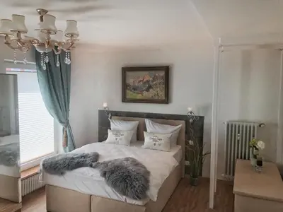 Ein Bett oder Betten in einem Zimmer der Unterkunft Golden GaPa Central Large Family Apartment 24