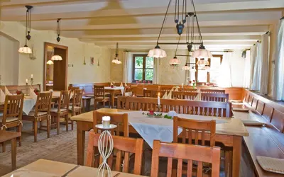 Ein Restaurant oder anderes Speiselokal in der Unterkunft Gasthaus Ochsenwirt