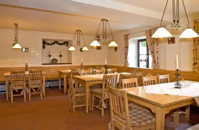Ein Restaurant oder anderes Speiselokal in der Unterkunft Gasthaus Ochsenwirt