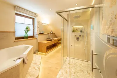 Ein Badezimmer in der Unterkunft Wellness-Hotel ADLER