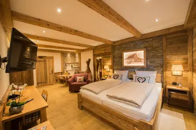 Ein Bett oder Betten in einem Zimmer der Unterkunft Wellness-Hotel ADLER