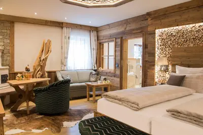 Ein Bett oder Betten in einem Zimmer der Unterkunft Wellness-Hotel ADLER