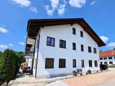 Das Gebäude in dem sich die Ferienwohnung befindet