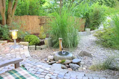 Ein Garten an der Unterkunft Ana's Landhaus auch für Monteure