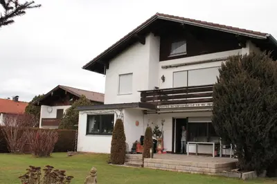 Das Gebäude in dem sich die Ferienwohnung befindet