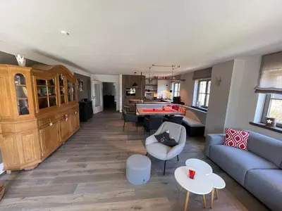 Ein Sitzbereich in der Unterkunft Freihaus18****