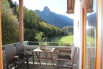 Ein allgemeiner Bergblick oder ein Berglick von der Ferienwohnung aus