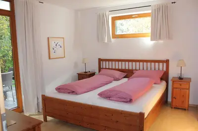 Ein Bett oder Betten in einem Zimmer der Unterkunft Ferienwohnungen Almrausch