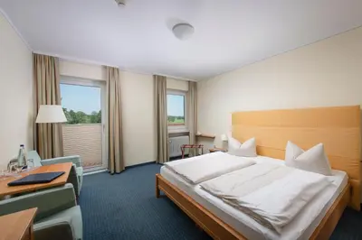 Ein Bett oder Betten in einem Zimmer der Unterkunft Farbinger Hof