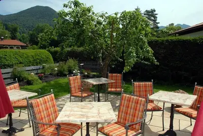 Ein allgemeiner Bergblick oder ein Berglick von der Pension aus