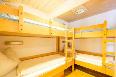 Ein Bett oder Betten in einem Zimmer der Unterkunft Jugendherberge Mittenwald