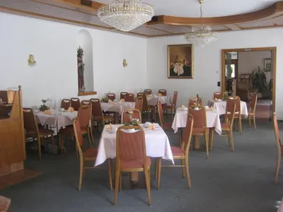 Ein Restaurant oder anderes Speiselokal in der Unterkunft Hotel-Gasthof Maisberger
