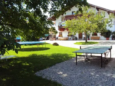 Ein Garten an der Unterkunft Paulhuberhof