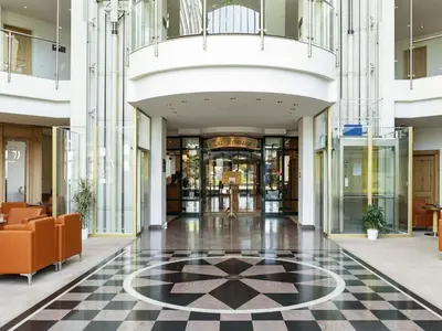 Lobby/Rezeption in der Unterkunft Atomis Hotel Munich Airport by Mercure