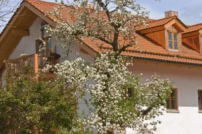 Das Gebäude in dem sich die Ferienwohnung befindet
