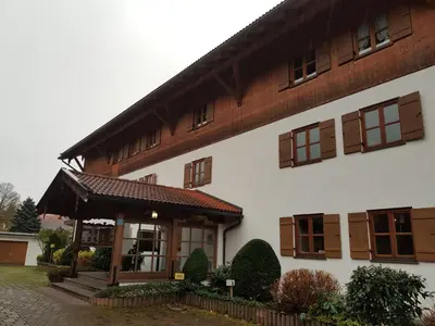 Das Gebäude in dem sich die Ferienwohnung befindet