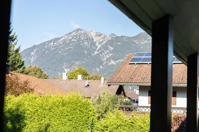 Ein allgemeiner Bergblick oder ein Berglick von der Ferienwohnung aus