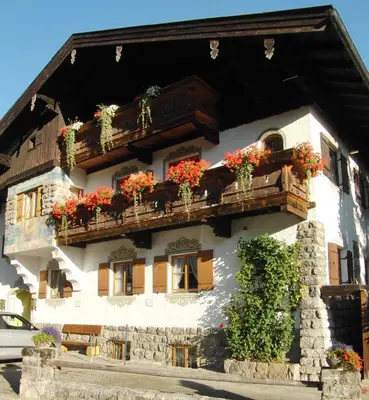 Das Gebäude in dem sich die Pension befindet