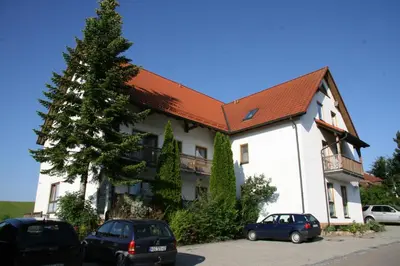 Das Gebäude in dem sich die Pension befindet