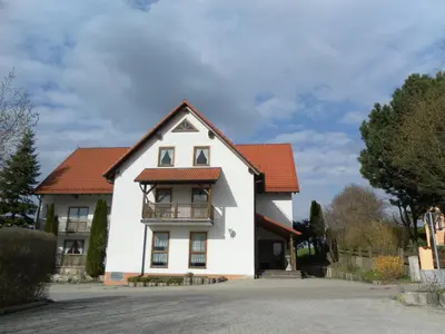 Das Gebäude in dem sich die Pension befindet