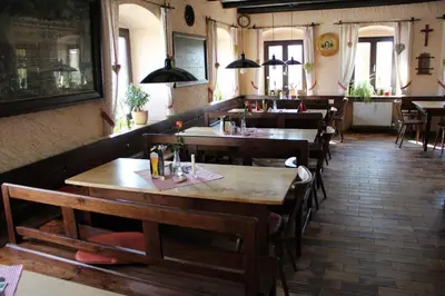 Ein Restaurant oder anderes Speiselokal in der Unterkunft Gasthof Zur Post