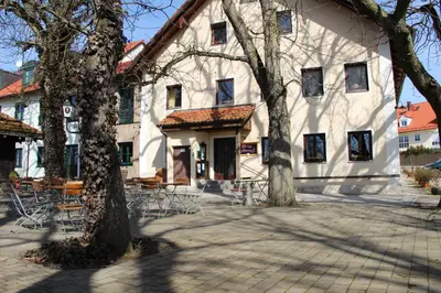 Das Gebäude in dem sich die Pension befindet