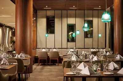 Ein Restaurant oder anderes Speiselokal in der Unterkunft HYPERION Hotel München