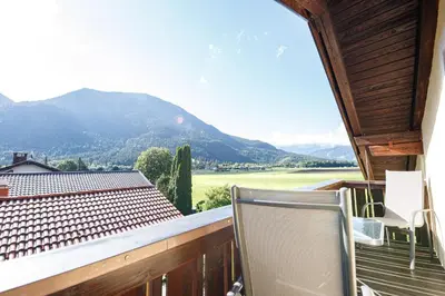 Ein allgemeiner Bergblick oder ein Berglick von der Ferienwohnung aus