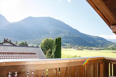 Ein allgemeiner Bergblick oder ein Berglick von der Ferienwohnung aus