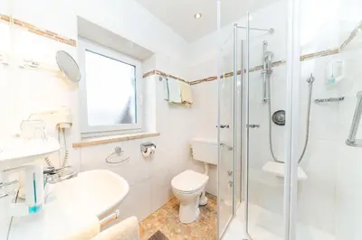 Ein Badezimmer in der Unterkunft Hotel Alpenhof