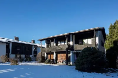 Das Gebäude in dem sich die Ferienwohnung befindet