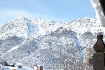 Ein allgemeiner Bergblick oder ein Berglick von der Ferienwohnung aus