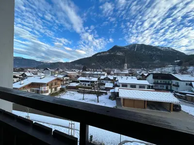 Ein allgemeiner Bergblick oder ein Berglick von der Ferienwohnung aus