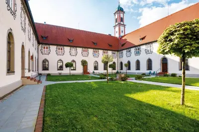 Ein Garten an der Unterkunft KurOase im Kloster
