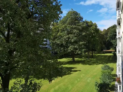 Ein Garten an der Unterkunft Business Apartment VAT Invoice Near Metro