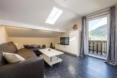 Ein allgemeiner Bergblick oder ein Berglick von der Ferienwohnung aus