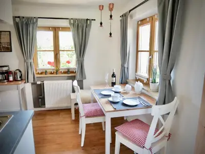 Küche/Küchenzeile in der Unterkunft Ferienwohnung Heimat | Chiemgau Karte