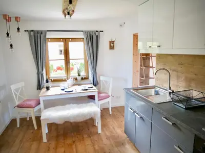 Küche/Küchenzeile in der Unterkunft Ferienwohnung Heimat | Chiemgau Karte