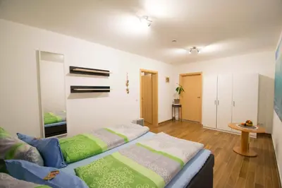 Ein Bett oder Betten in einem Zimmer der Unterkunft Anton‘s Souterrain-Wohnung