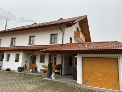 Das Gebäude in dem sich die Ferienwohnung befindet