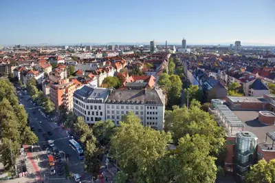 Ein allgemeiner Blick auf München oder ein Stadtblick von des Hotels aus