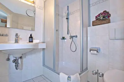 Ein Badezimmer in der Unterkunft Hotel Rotkreuzplatz