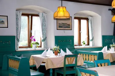 Ein Restaurant oder anderes Speiselokal in der Unterkunft Gasthof - Hotel zur Post
