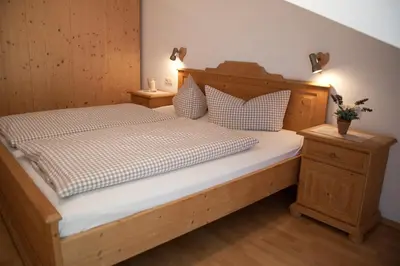 Ein Bett oder Betten in einem Zimmer der Unterkunft Gasthof - Hotel zur Post