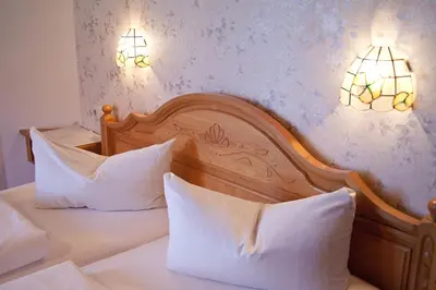 Ein Bett oder Betten in einem Zimmer der Unterkunft Gasthof - Hotel zur Post