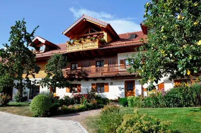 Das Gebäude in dem sich die Ferienwohnung befindet