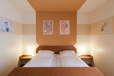 Ein Bett oder Betten in einem Zimmer der Unterkunft Hotel Garni Haus zum Gutenberg