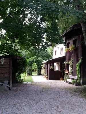 Das Gebäude in dem sich die Ferienwohnung befindet