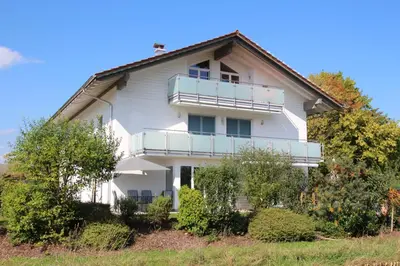 Das Gebäude in dem sich die Ferienwohnung befindet